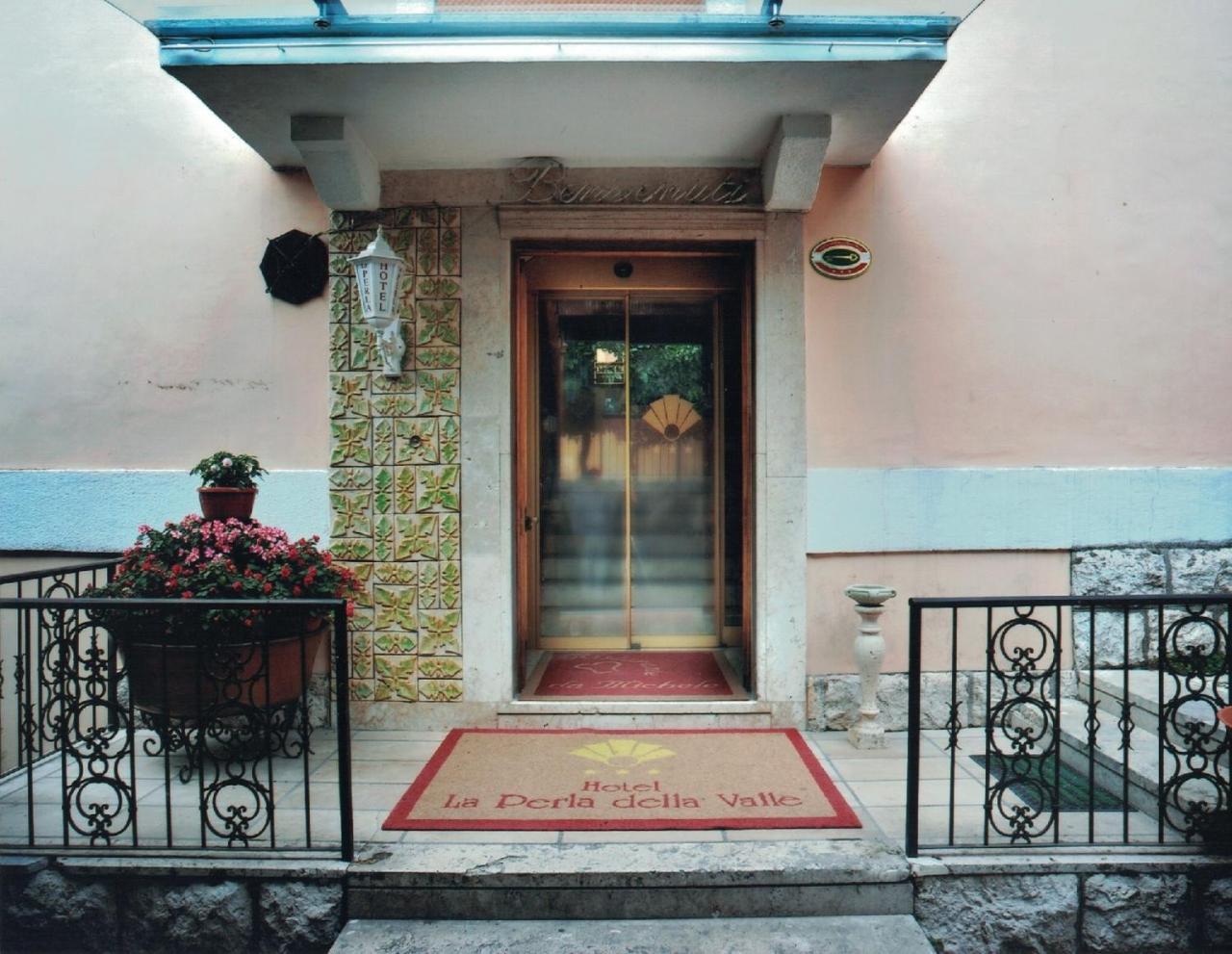 Albergo La Perla Civitella Roveto Exterior foto